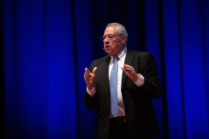 Los concesionarios catalanes ven “con indignación” el pago por recargar coches eléctricos en Barcelona