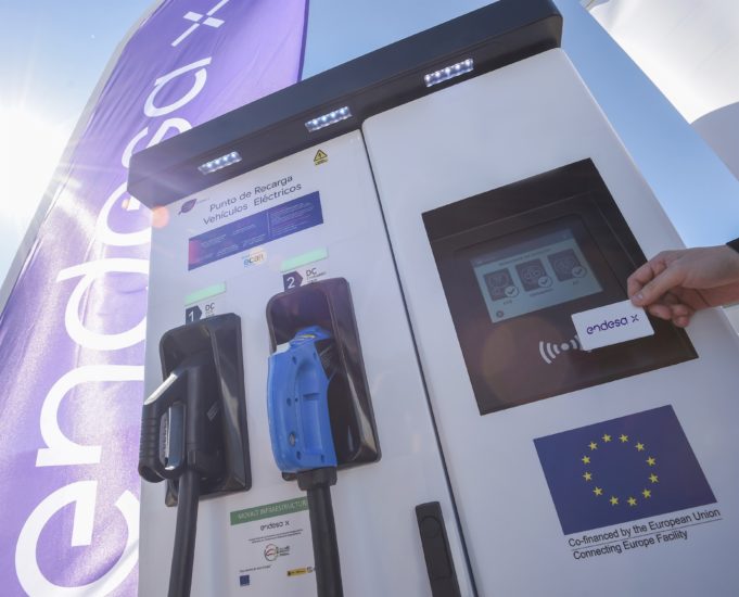Endesa instalará puntos de recarga para coches eléctricos en centros comerciales gestionados por Sonae Sierra