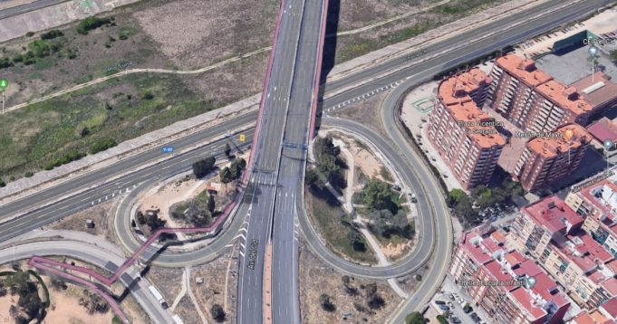 Sucesos.- Herida una mujer tras chocar su coche contra un camión en la V-30