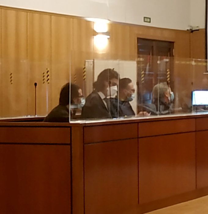 Trib.Condenados a dos años los dos estafadores que financiaron tres coches, dejaron de pagar las cuotas y los vendieron