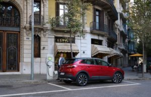 Opel permite a sus clientes probar su gama electrificada a domicilio
