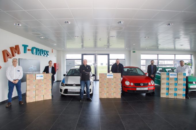 Volkswagen Navarra dona 22.500 pares de guantes de nitrilo a tres entidades sociales