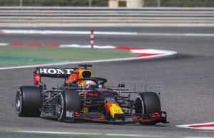 Verstappen y Red Bull lideran, Sainz impresiona en su debut con Ferrari y problemas en Mercedes