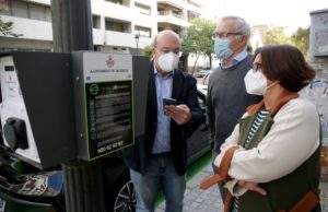 València pone en marcha 22 puntos de carga para vehículos eléctricos en farolas y pérgolas fotovoltaicas