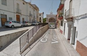 Sucesos.- Cuatro personas heridas tras caer un coche por un terraplén en Oliva
