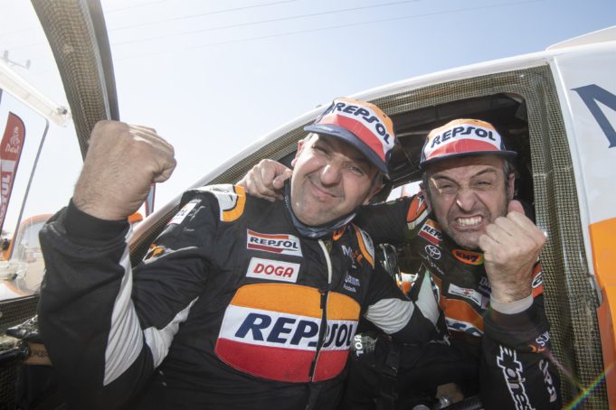 Isidre Esteve: “Ya van 17 y me sigo emocionando en la meta del Dakar”