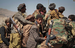 La coalición liderada por Arabia Saudí asegura haber matado a otros dos centenares de huthis en ataques en Yemen