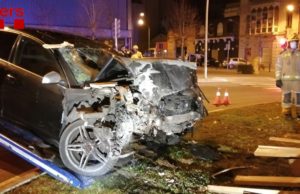 Cuatro heridos, uno crítico, al colisionar su coche contra un edificio en Figueres (Girona)