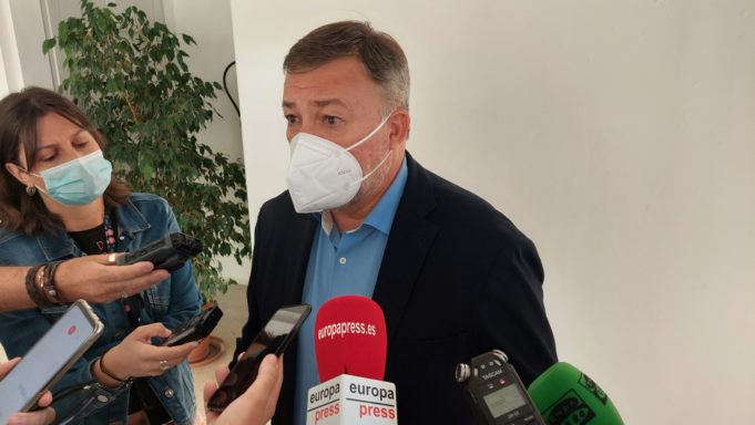 Dolz exhibe beneficios de la supresión del tren convencional en Cuenca: áreas deportivas, más parking y mejor movilidad