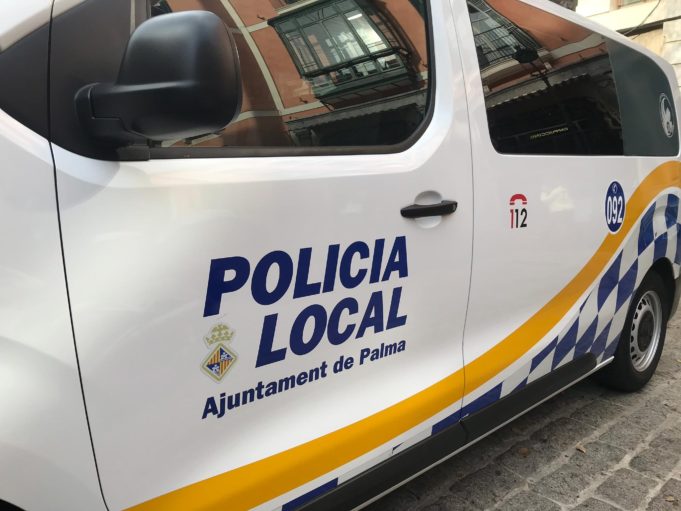 Un menor sin permiso de conducir, implicado en un choque entre dos coches en Palma
