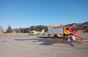 Un motorista pierde el control y se cae por un terraplén de cuatro metros de altura, en Enate (Huesca)