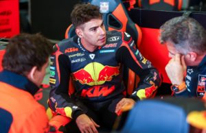 Augusto Fernández pasa por quirófano por una rotura en el pulgar izquierdo