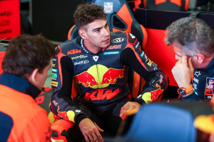 Augusto Fernández pasa por quirófano por una rotura en el pulgar izquierdo