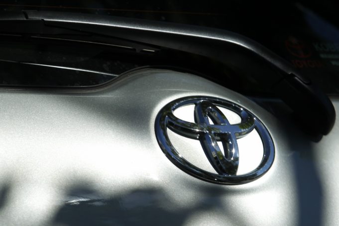 Toyota dispara un 58% su beneficio en los nueve meses fiscales, pero recorta su previsión de producción