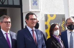 Garamendi cree que la planta de Volkswagen en Sagunto (Valencia) dinamizaría el tejido productivo y daría empleo estable
