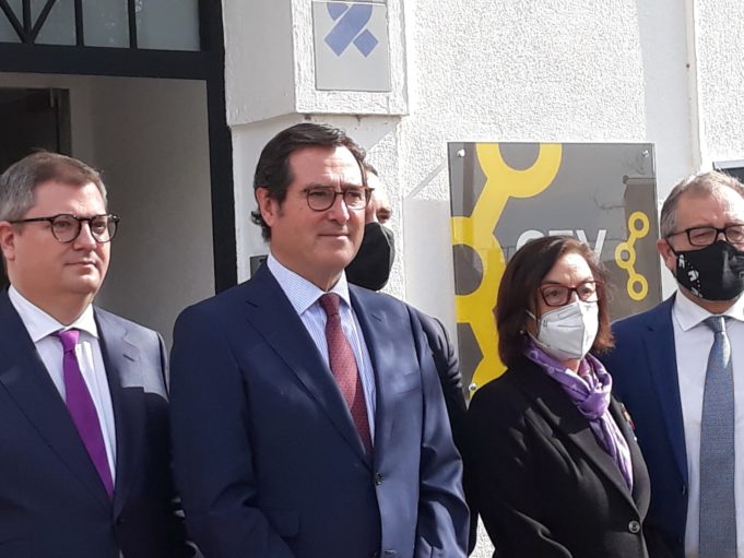 Garamendi cree que la planta de Volkswagen en Sagunto (Valencia) dinamizaría el tejido productivo y daría empleo estable