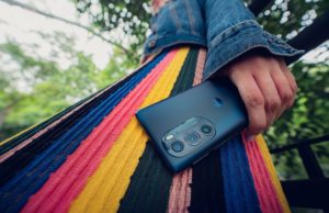 Motorola edge 30 Pro llega con Snapdragon 8 Gen 1, pantalla OLED de 144Hz y cámara con dos lentes de 50MP