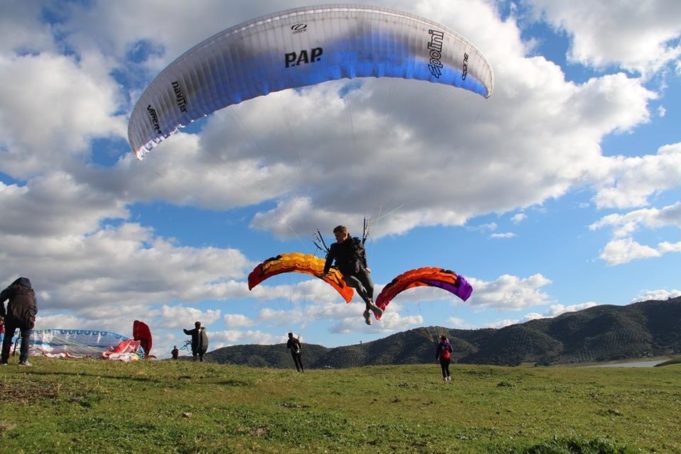 La Puebla de los Infantes celebra el sábado y domingo su XXV Concentración de Paramotores y Feria del Vuelo