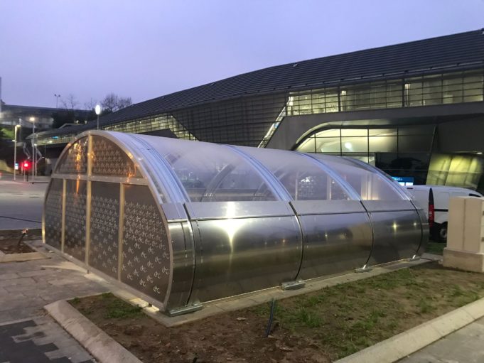El nuevo parking de bicis cubierto del barrio de Loiola en San Sebastián comenzará a dar servicio este martes