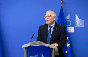 Borrell reivindica el valor de Zelenski: “No es un líder que huya escondido en un coche”