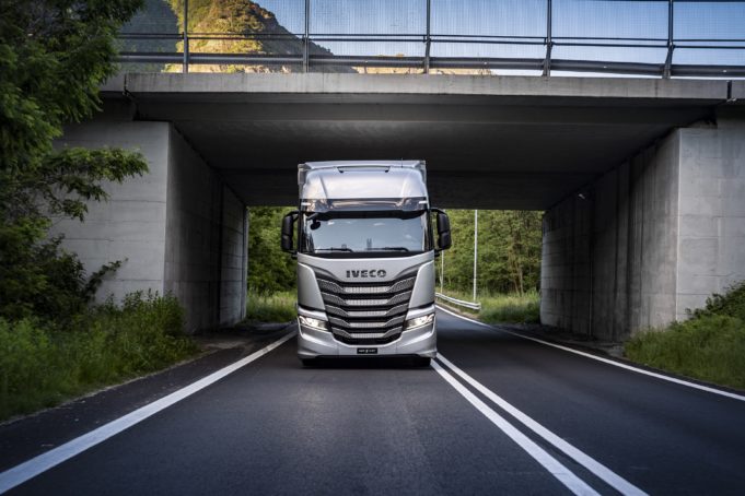 El mercado español de camiones y autobuses cierra casi plano febrero, con 2.022 unidades