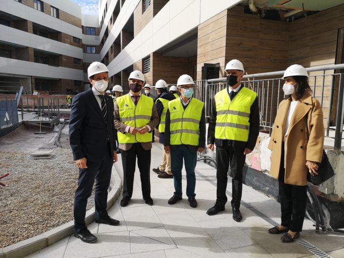 La promotora de la Florida y Urbanismo acuerdan reordenar el entorno con más espacios peatonales y árboles