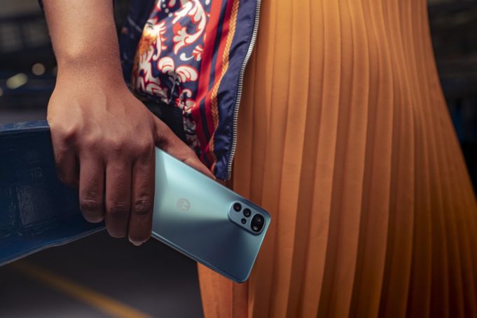 Motorola actualiza su gama media con el moto g22 y su pantalla cuádruple de 50MP