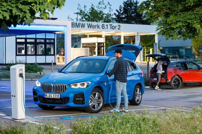 BMW Group, Qualcomm y Arriver desarrollarán soluciones de software para la conducción automatizada