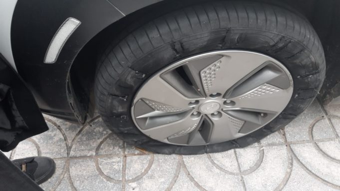 Espartinas.- Investigan un acto vandálico en el coche eléctrico municipal de Espartinas para uso ciudadano