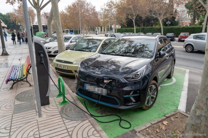 CyL, entre las diez CCAA con más vehículos eléctricos o híbridos, tras los 296 matriculados en estos dos primeros meses
