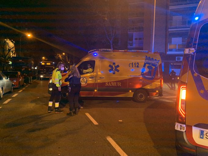 Un conductor se da a la fuga tras atropellar a tres jóvenes en Latina, uno de ellos herido de gravedad