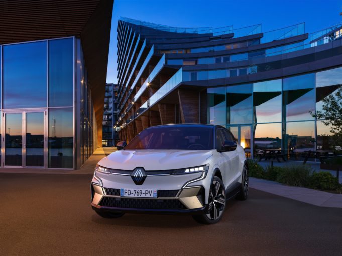Renault reduce un 2,7% sus ingresos hasta marzo y confirma sus previsiones para 2022
