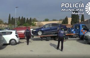 Retiran del barrio de Alto de San Isidro 21 coches sin seguro, ITV o mal aparcados