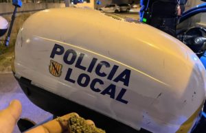 Identifican a dos personas por tenencia de drogas y denuncian un coche sin seguro