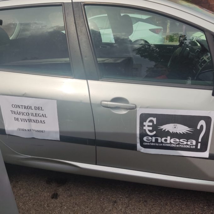 Vecinos del Polígono Sur protestan con un recorrido en coche por los cortes de electricidad en la zona