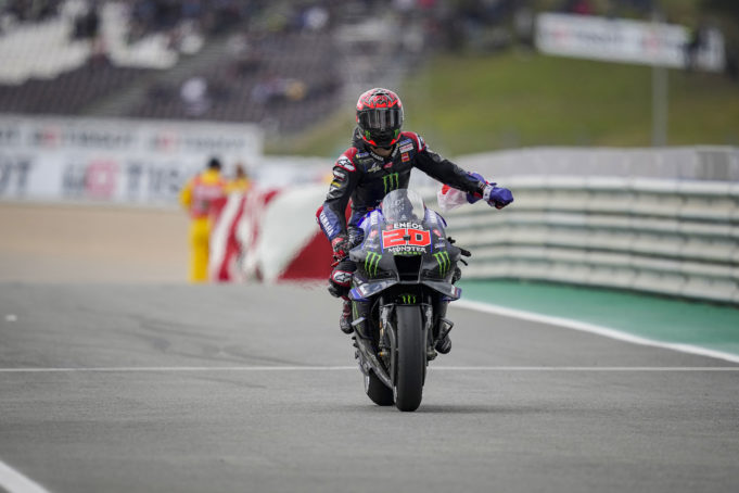 (Crónica) Quartararo, Dixon y Guevara mandan en la toma de contacto con Jerez