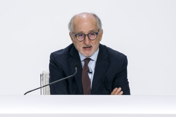 Brufau (Repsol) considera un “auténtico error” prohibir la venta de coches de combustión interna