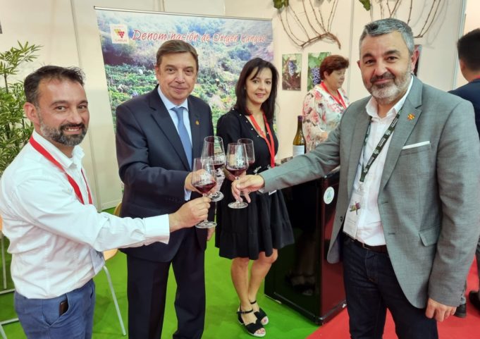 Calvo destaca la calidad del Vino de Cangas y su importancia como motor económico y turístico del suroccidente