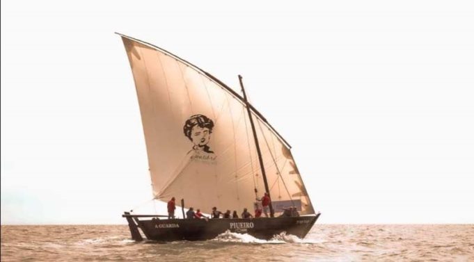 Remolcada a Malpica una embarcación tradicional con 11 tripulantes por un problema de motor en las Illas Sisargas