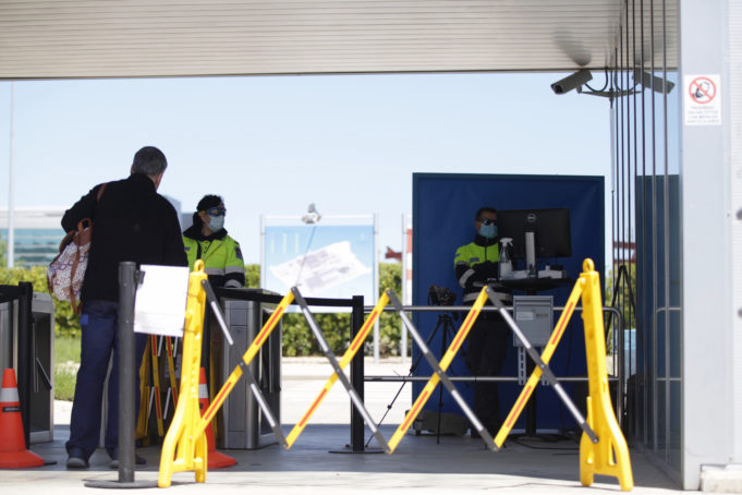 Mercedes Vitoria suspende la producción este sábado por falta de suministros