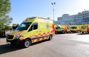 Cuatro heridos leves, entre ellos un bebé de 9 meses, por la colisión entre una furgoneta y dos coches