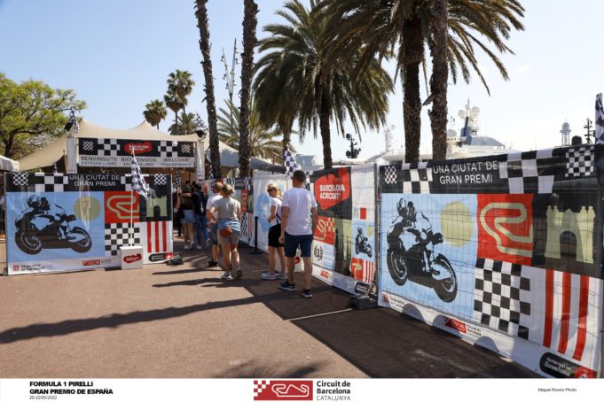El ‘Village Barcelona&Circuit’ muta y cambia la F1 por el universo MotoGP