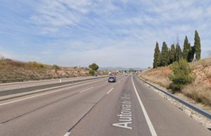 Fallece un hombre al colisionar un coche contra otro volcado tras una salida de vía en Bétera (Valencia)