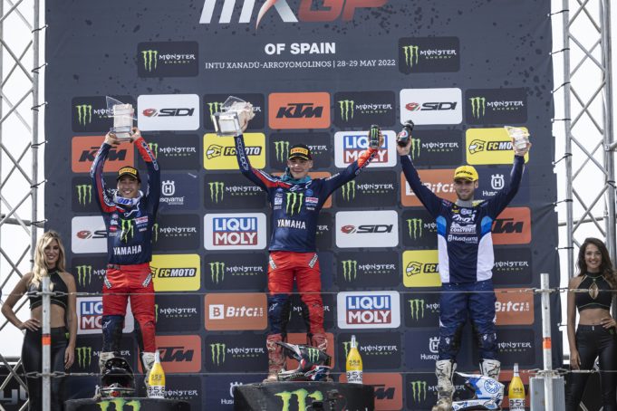 Miles de aficionados vibran en el Mundial de motocross en Arroyomolinos