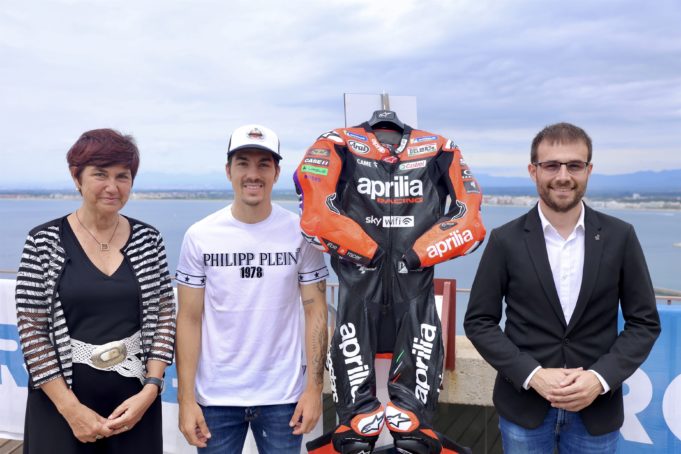 Maverick Viñales lucirá en su equipación el nombre de Roses para proyectarlo “por todas partes”
