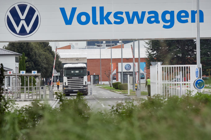 Volkswagen Navarra dejará de producir el lunes 13 por falta de columnas de dirección
