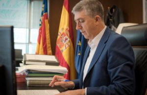 Climent se muestra “optimista” sobre que Ford Almussafes “siga produciendo los coches del futuro”