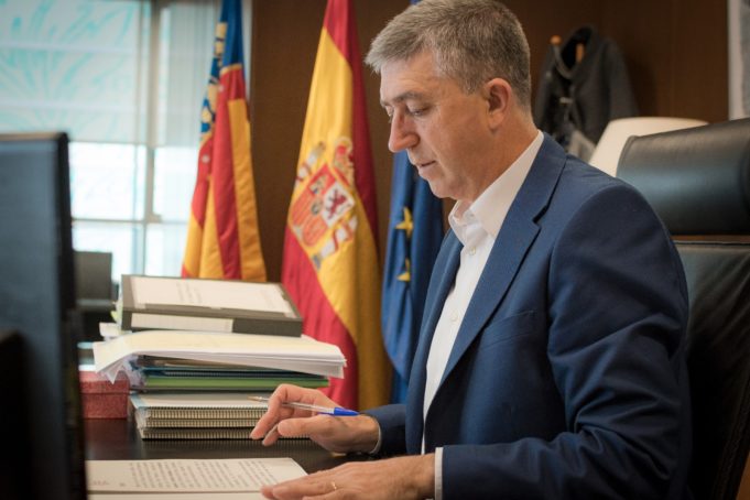 Climent se muestra “optimista” sobre que Ford Almussafes “siga produciendo los coches del futuro”