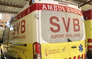 Sucesos.- Un hombre resulta herido tras chocar su moto y un coche en Elche