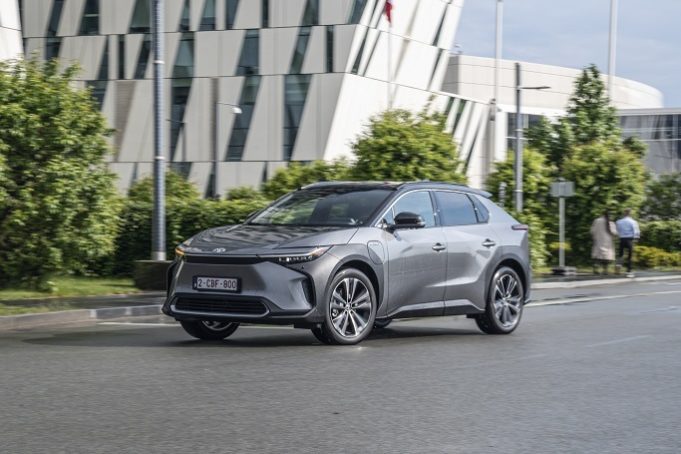 El bZ4X, el todocamino eléctrico de Toyota, llega al mercado español con dos acabados